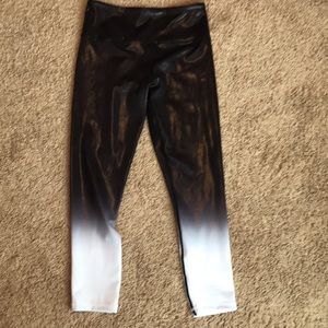 Zyia ombré metallic black and white leggings size 6